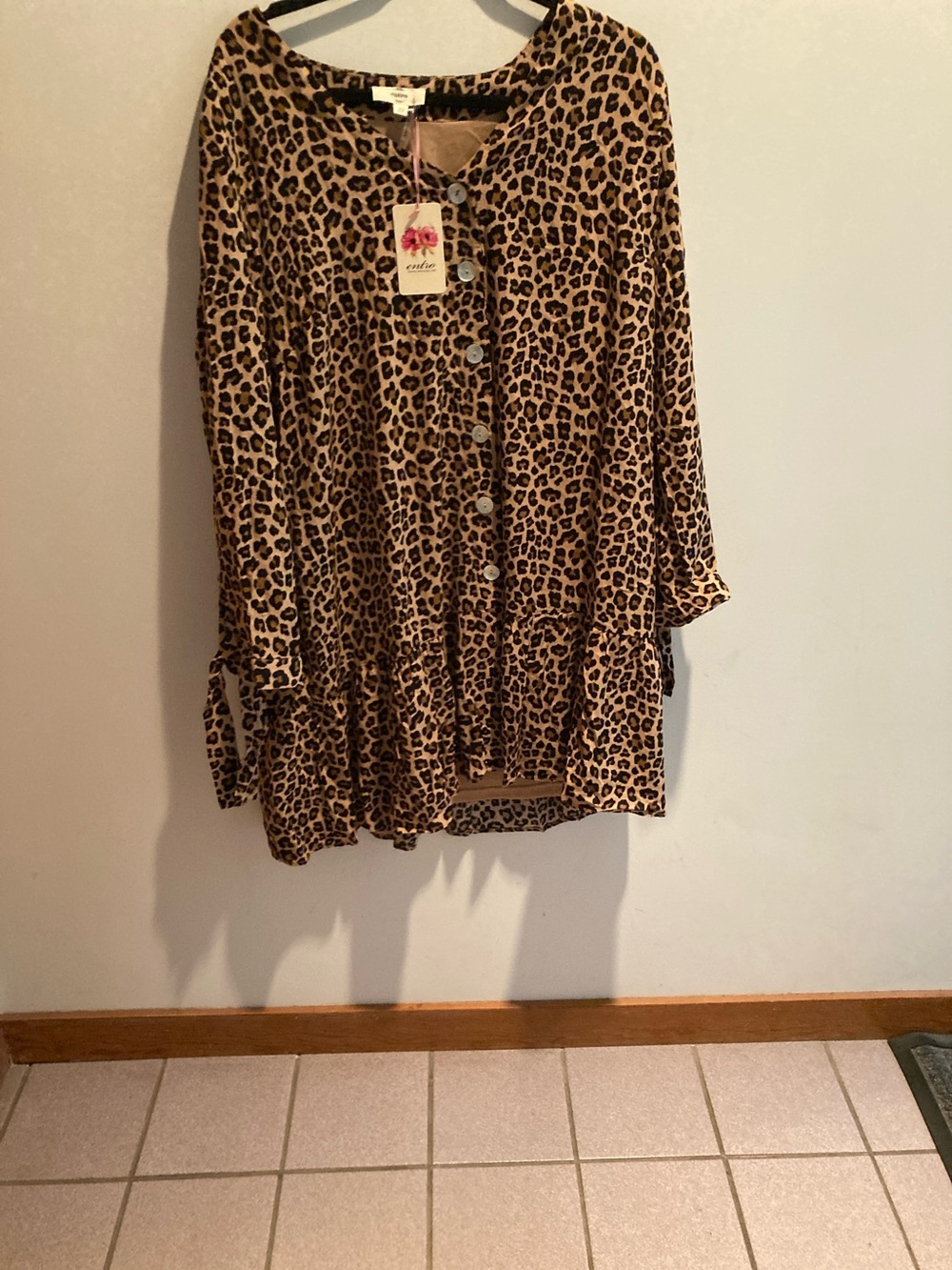 entro Leopard-Print dress, in Tan, Black & Brown 2
Pit. 21” length 37”
